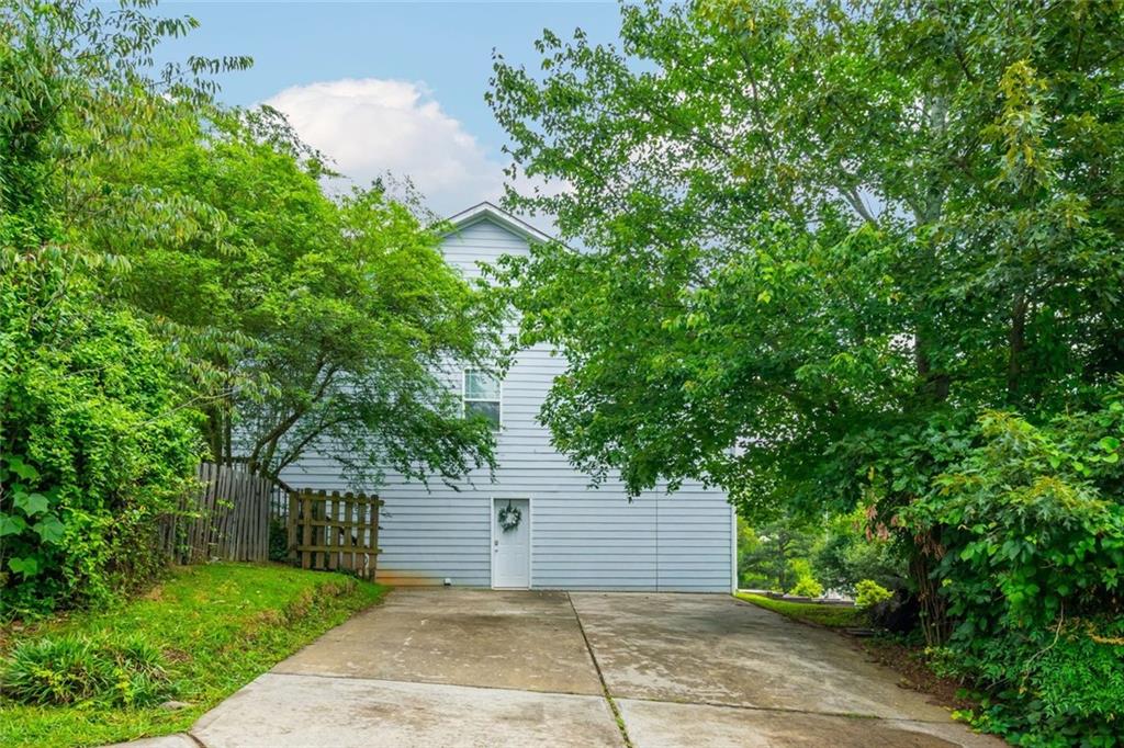 2195 Pinetree Drive