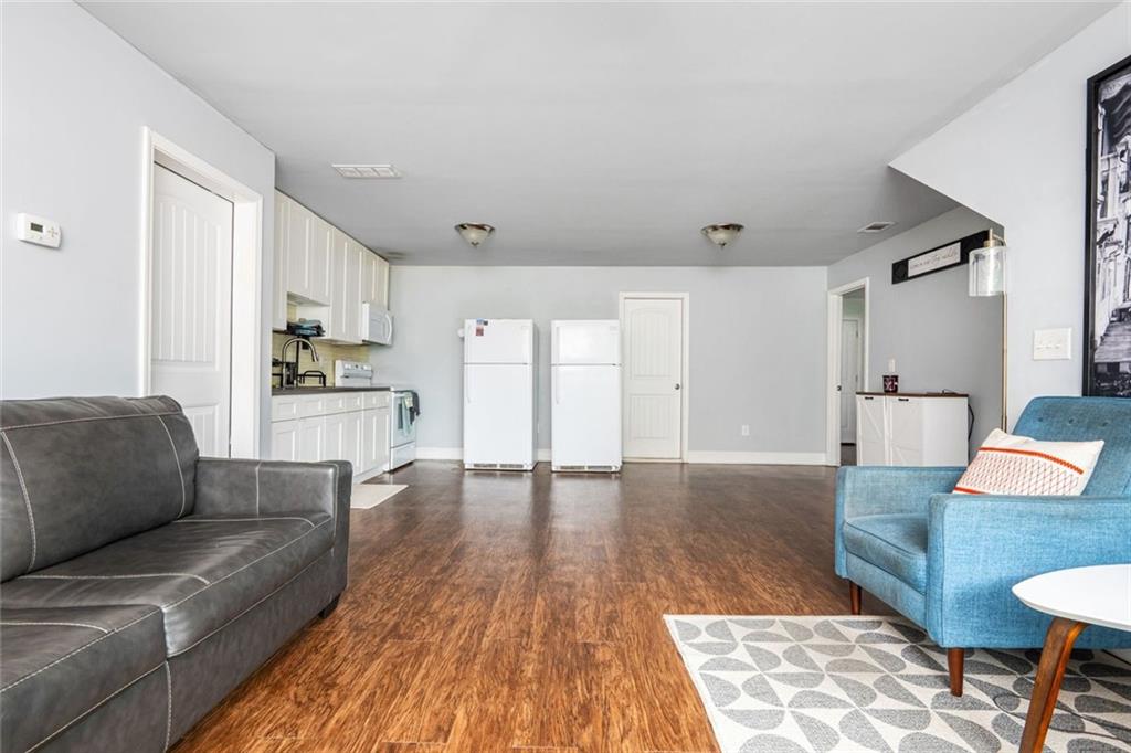 2195 Pinetree Drive