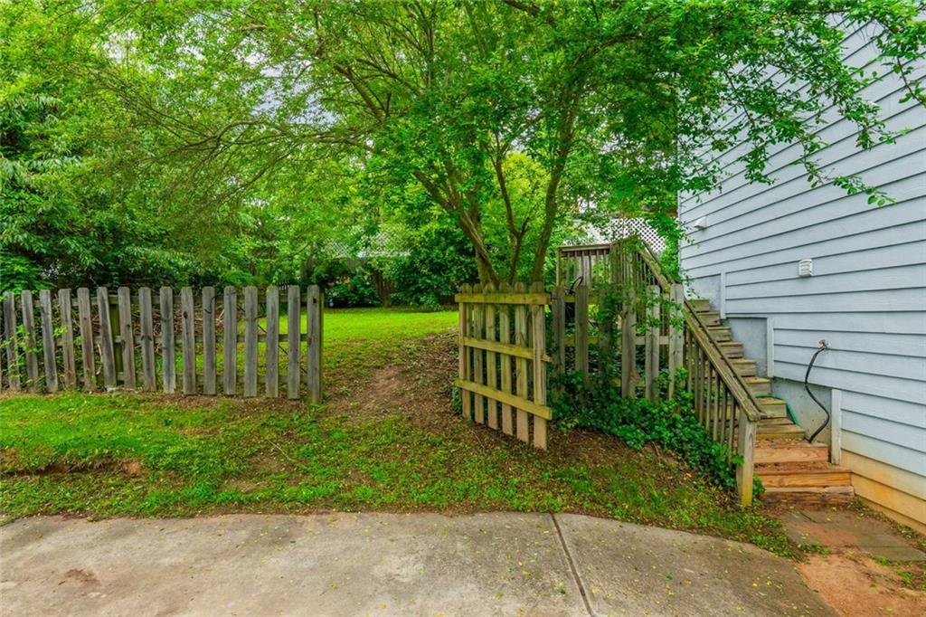 2195 Pinetree Drive