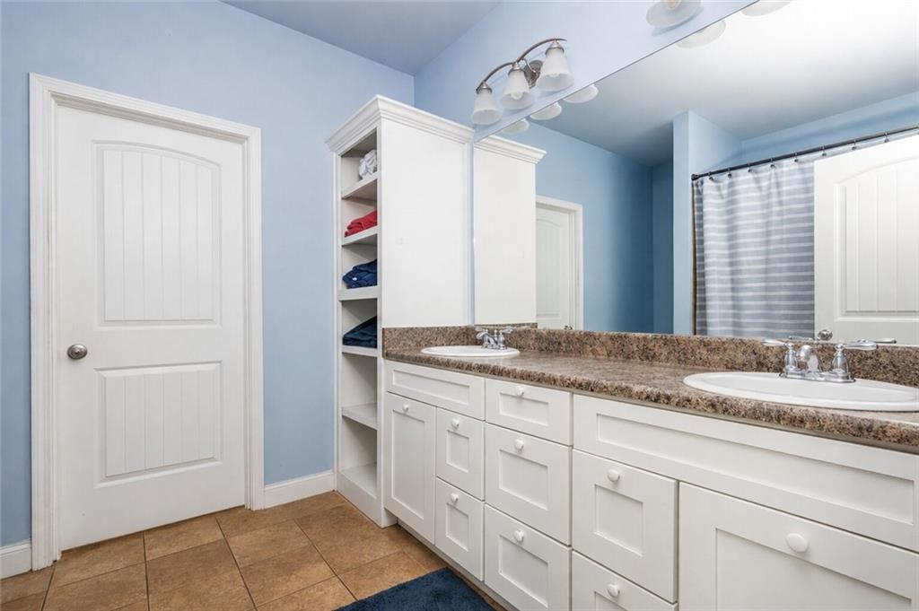 2195 Pinetree Drive