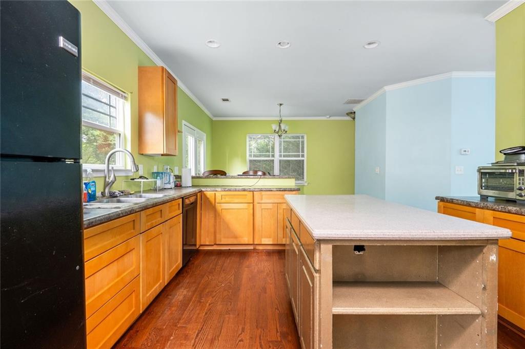 2195 Pinetree Drive