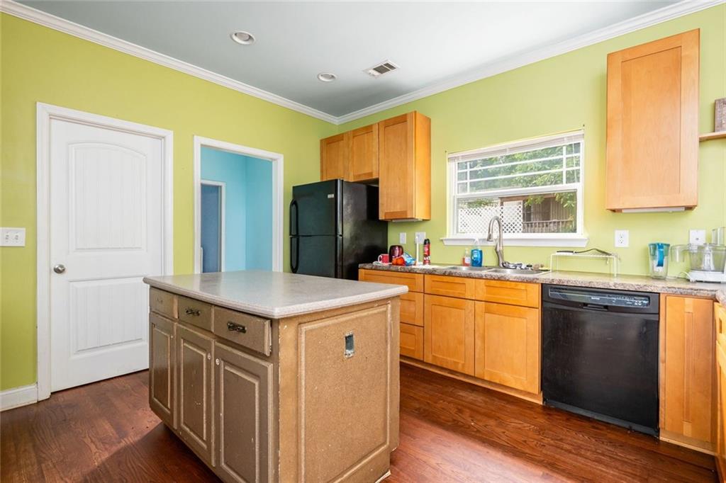 2195 Pinetree Drive