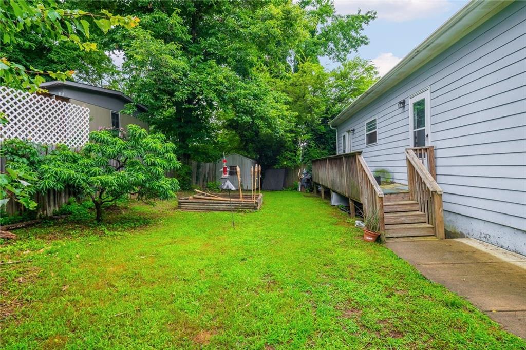 2195 Pinetree Drive