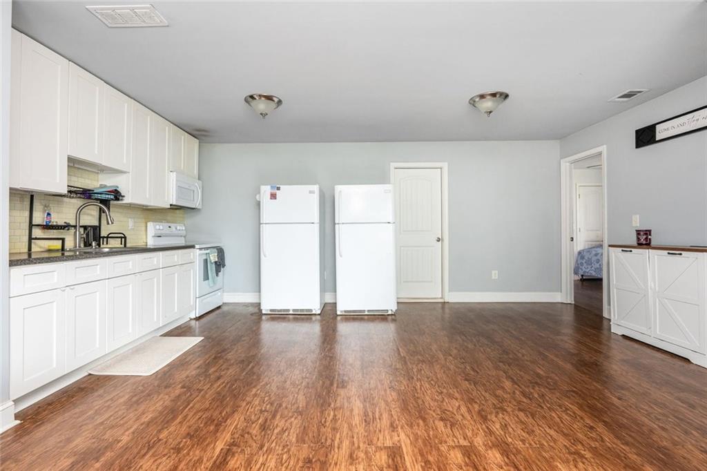 2195 Pinetree Drive