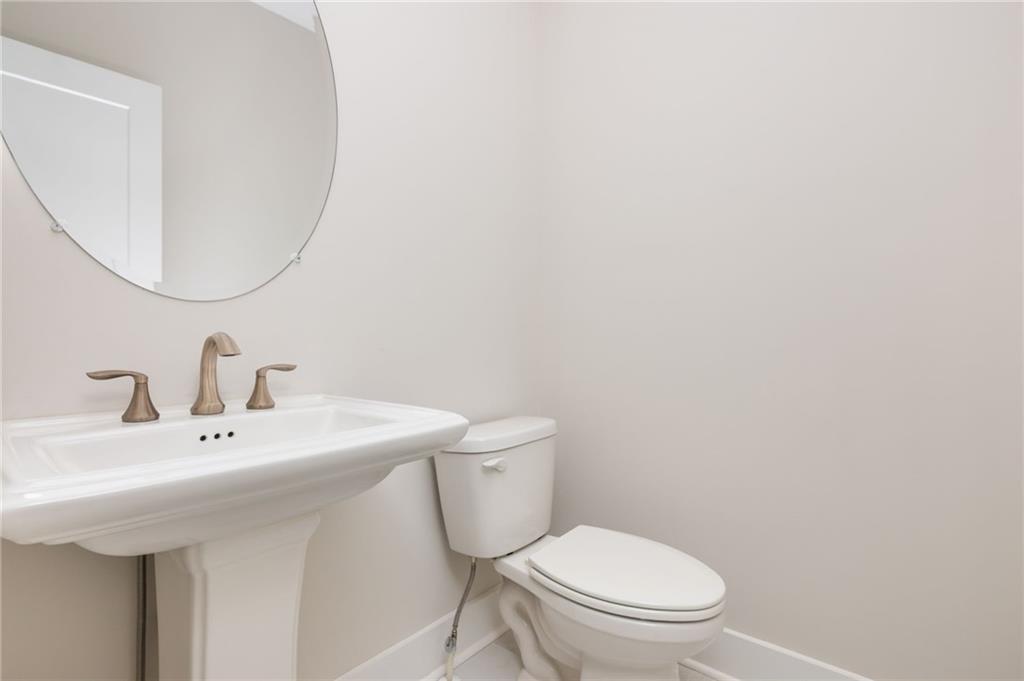 945 Kenway Avenue