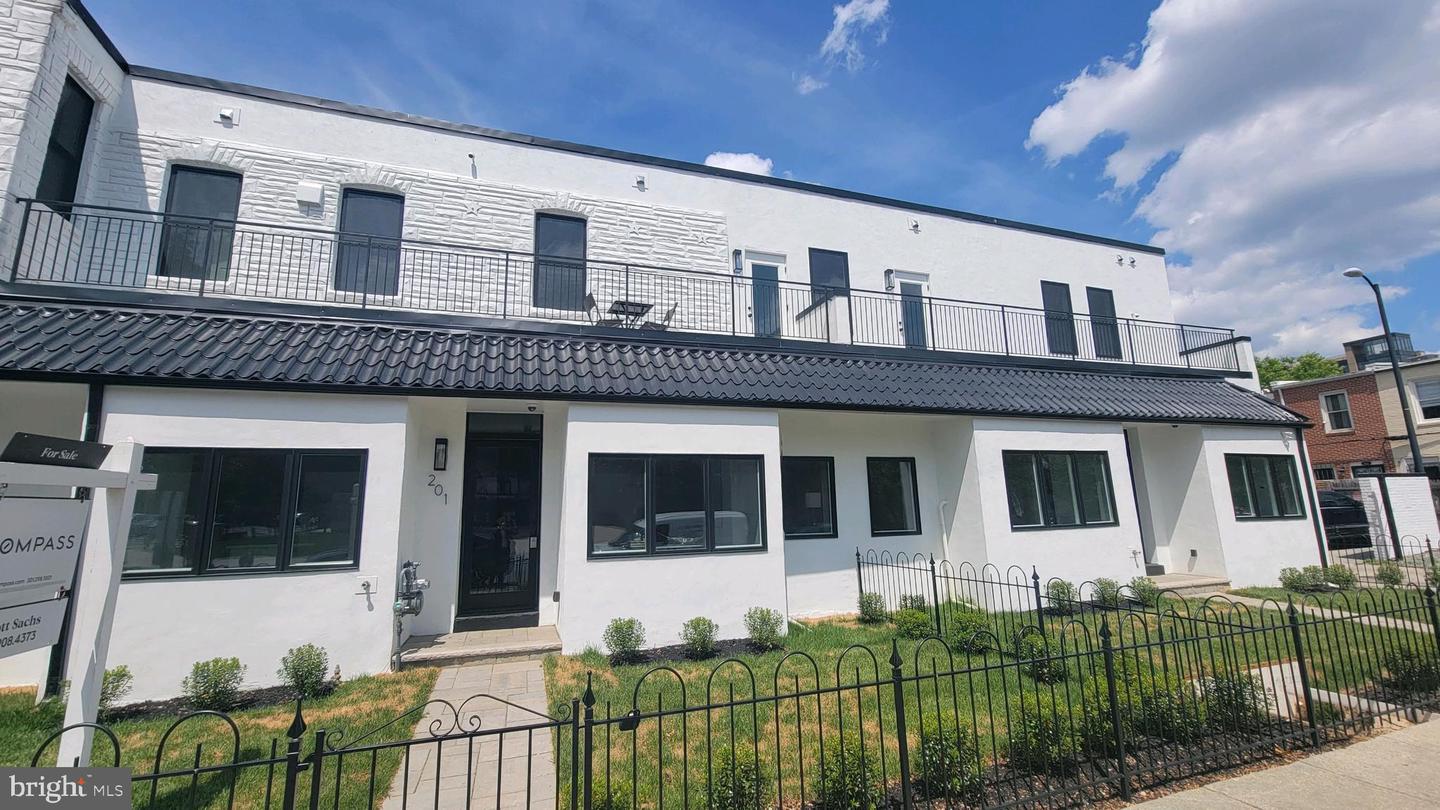 817 S STREET NW Unit: 201