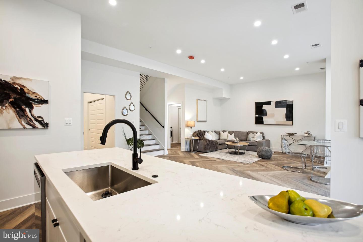 817 S STREET NW Unit: 201