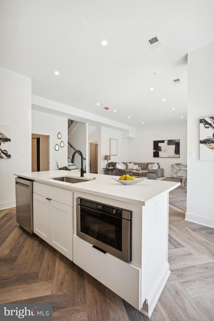 817 S STREET NW Unit: 201