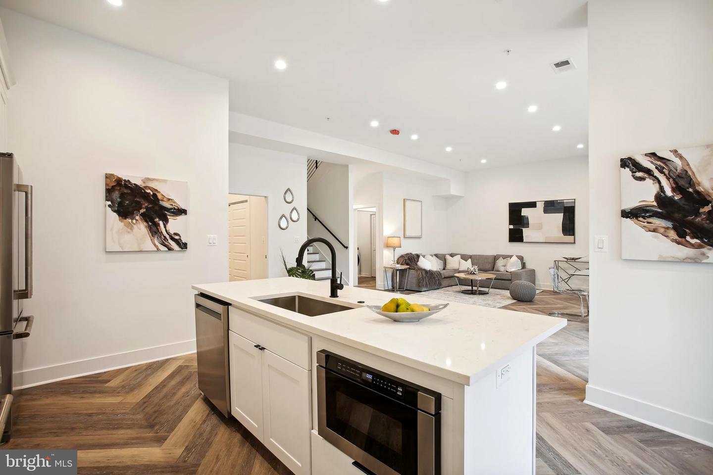 817 S STREET NW Unit: 201
