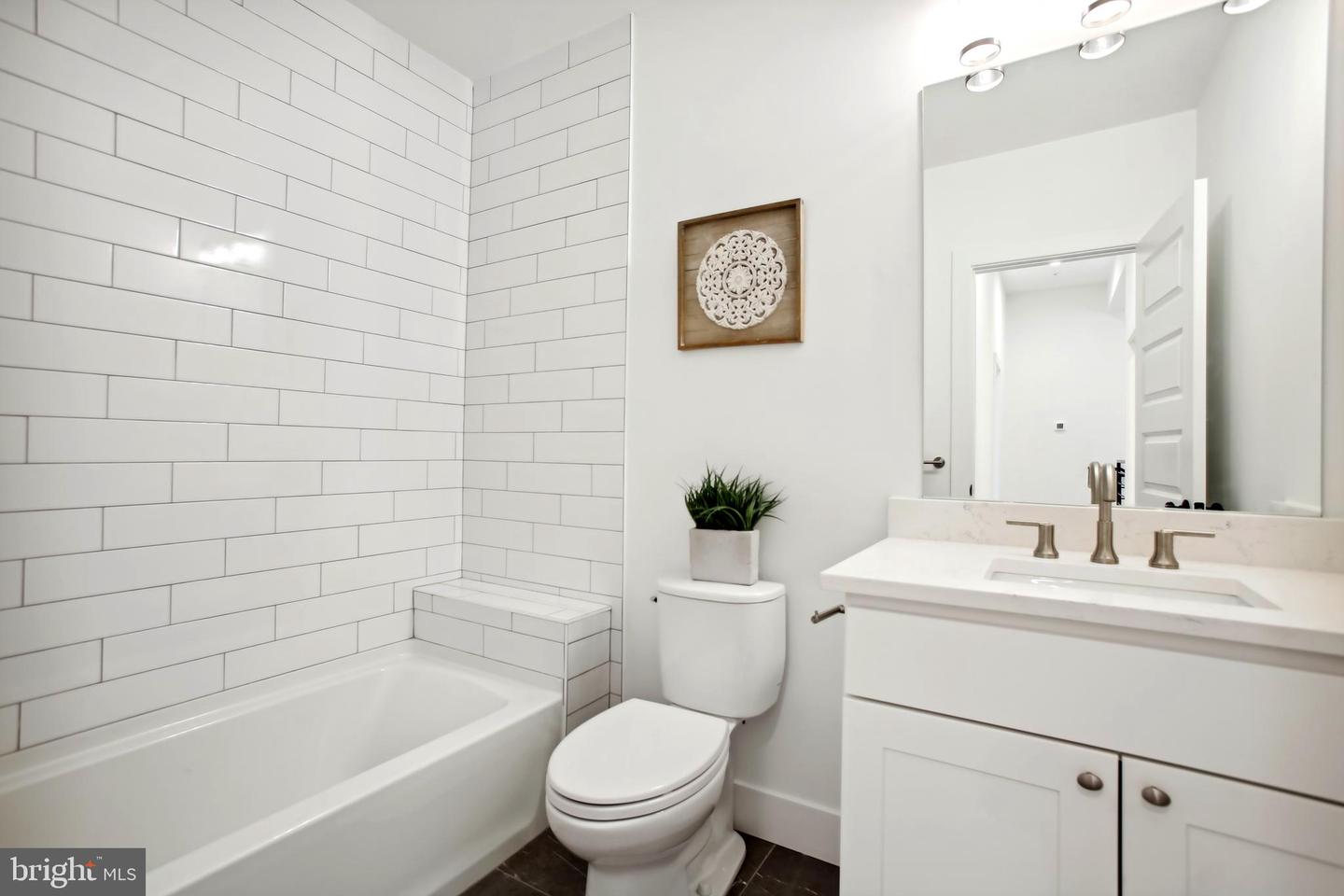 817 S STREET NW Unit: 201