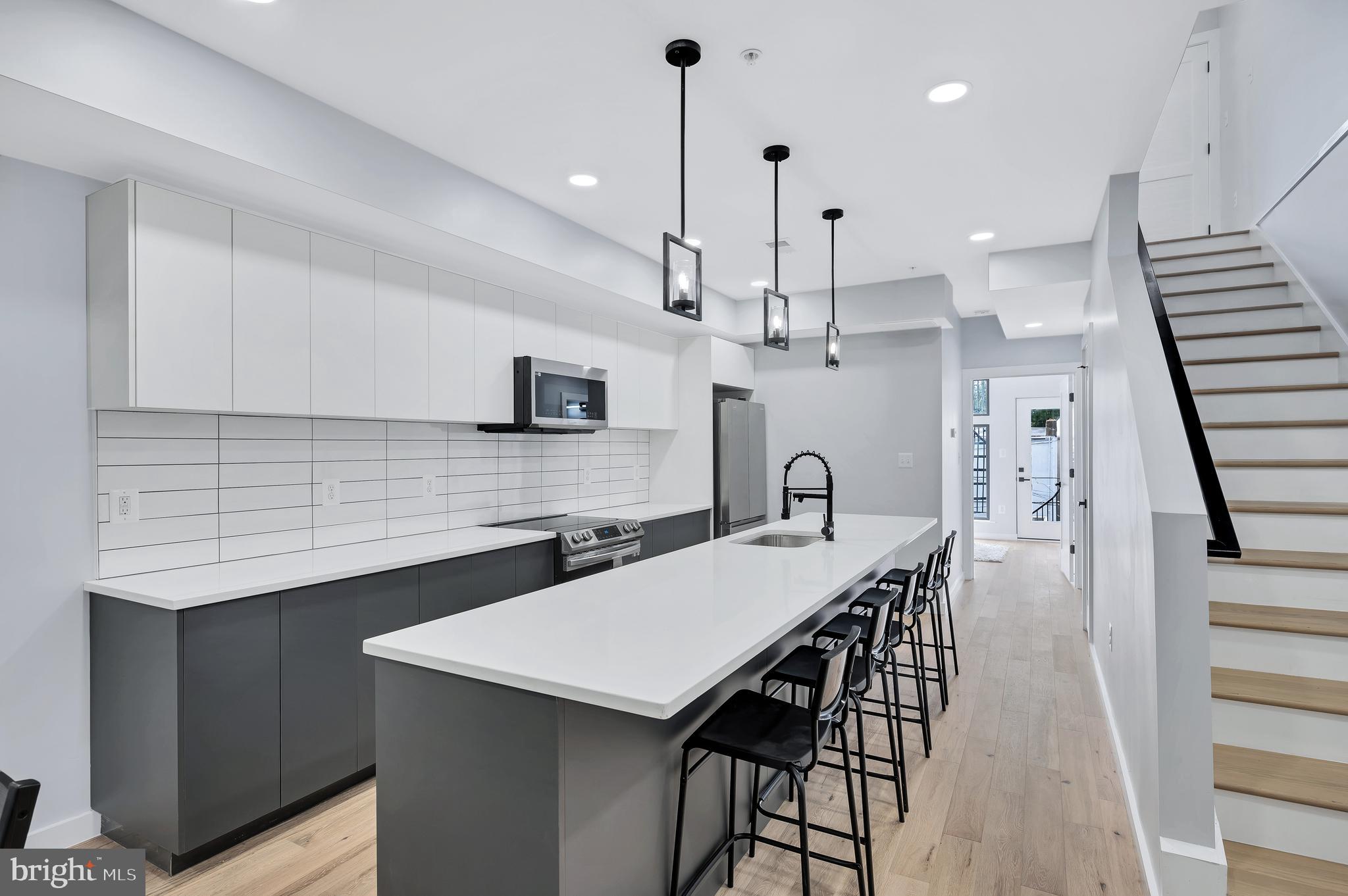 1552 8th STREET NW Unit: UNIT 2