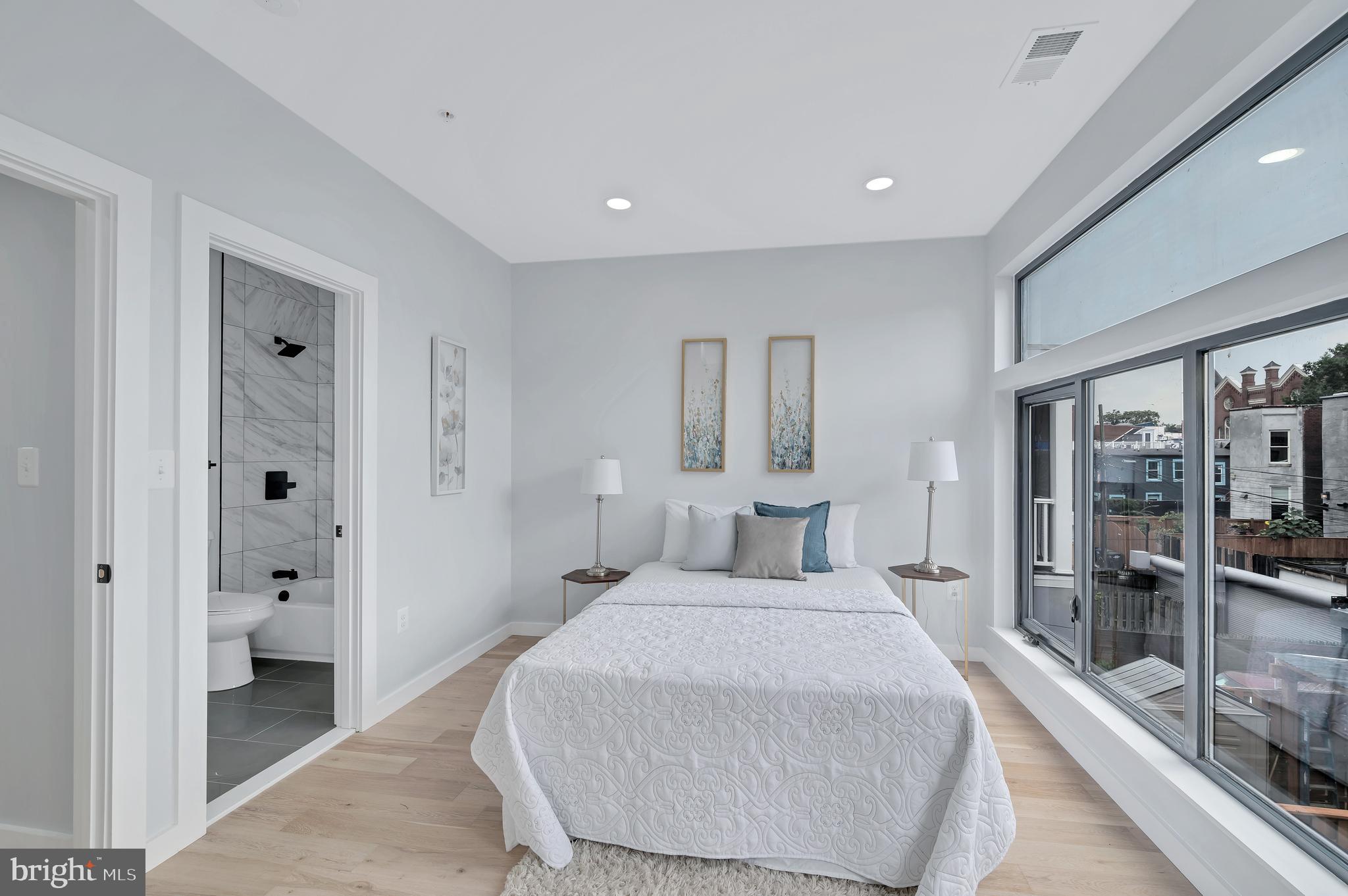 1552 8th STREET NW Unit: UNIT 2