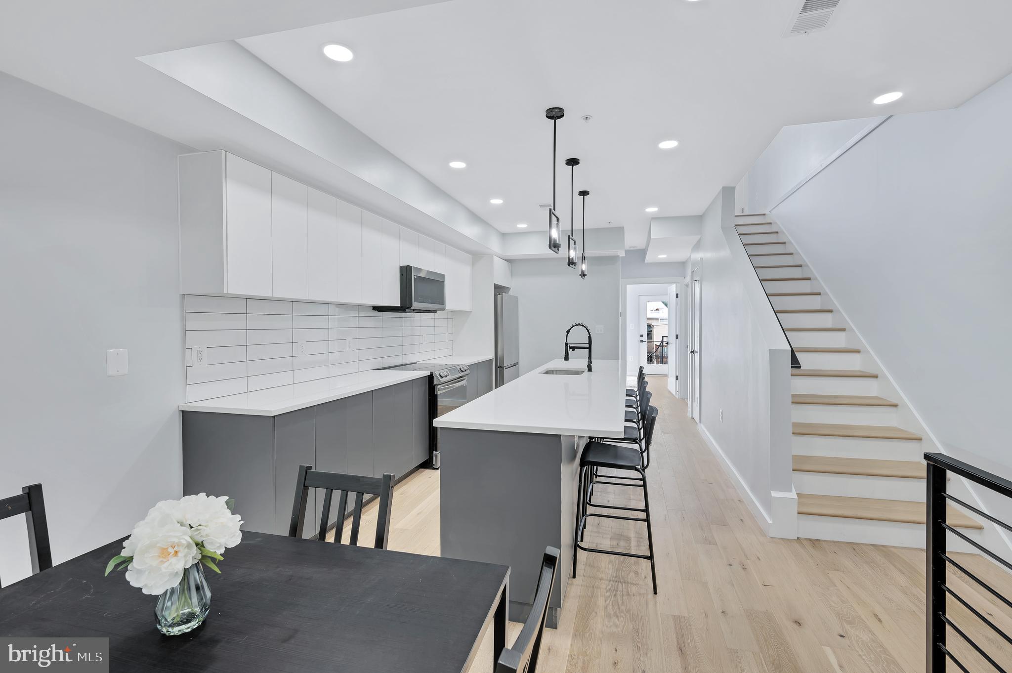 1552 8th STREET NW Unit: UNIT 2