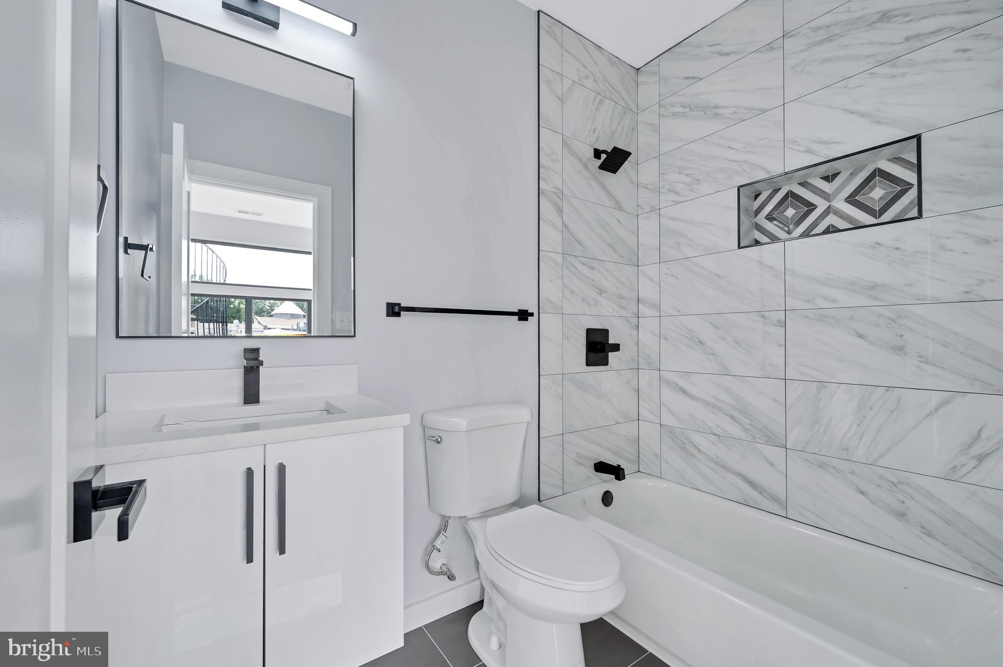 1552 8th STREET NW Unit: UNIT 2