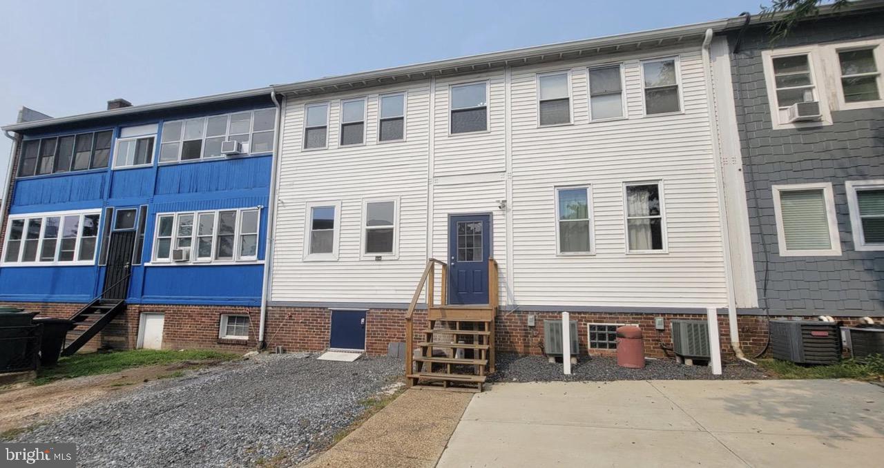 4009 8TH STREET NE Unit: 4