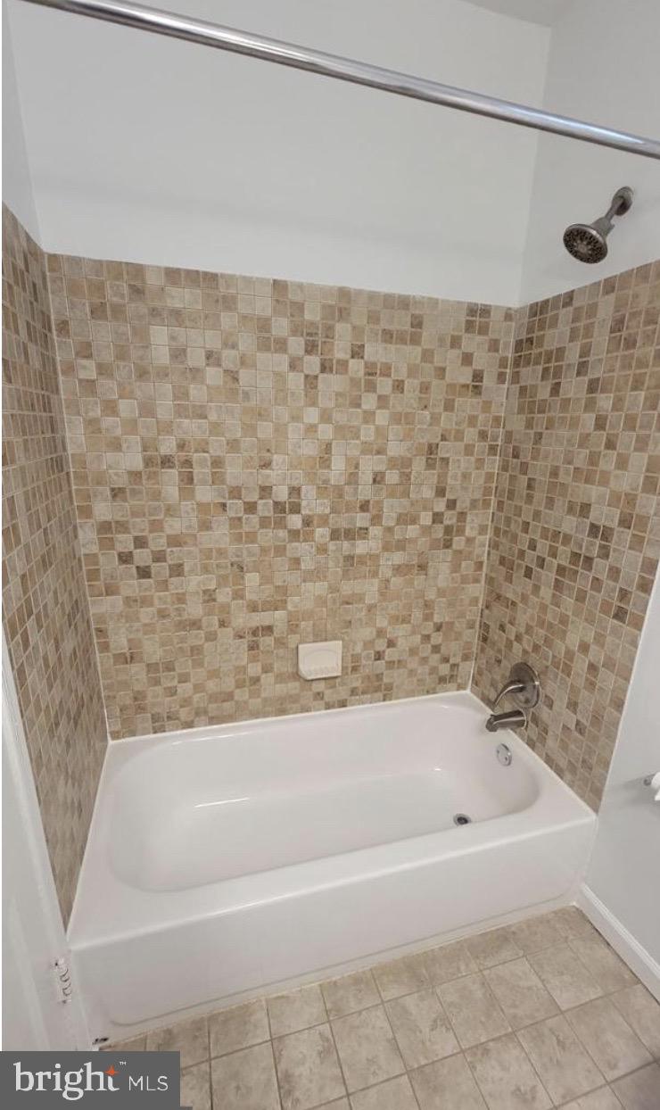 4009 8TH STREET NE Unit: 4