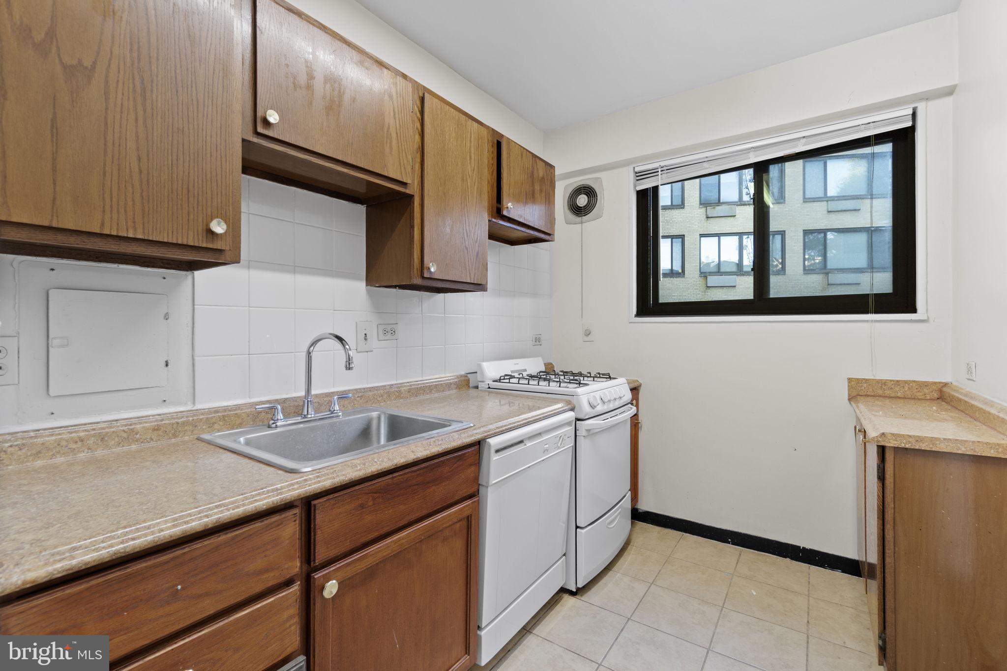 3601 Wisconsin Ave NW #106