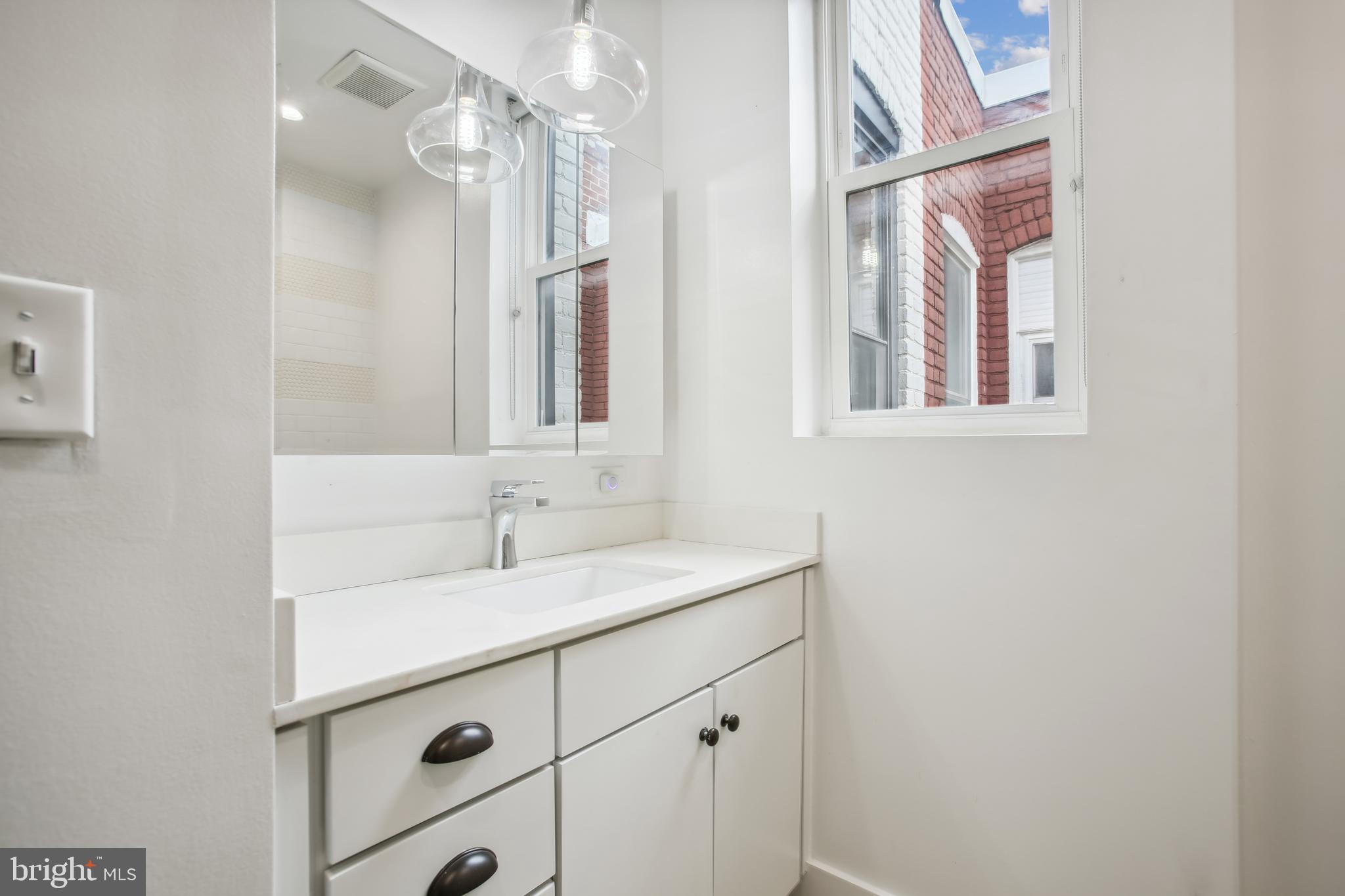 15 R STREET NE Unit: A
