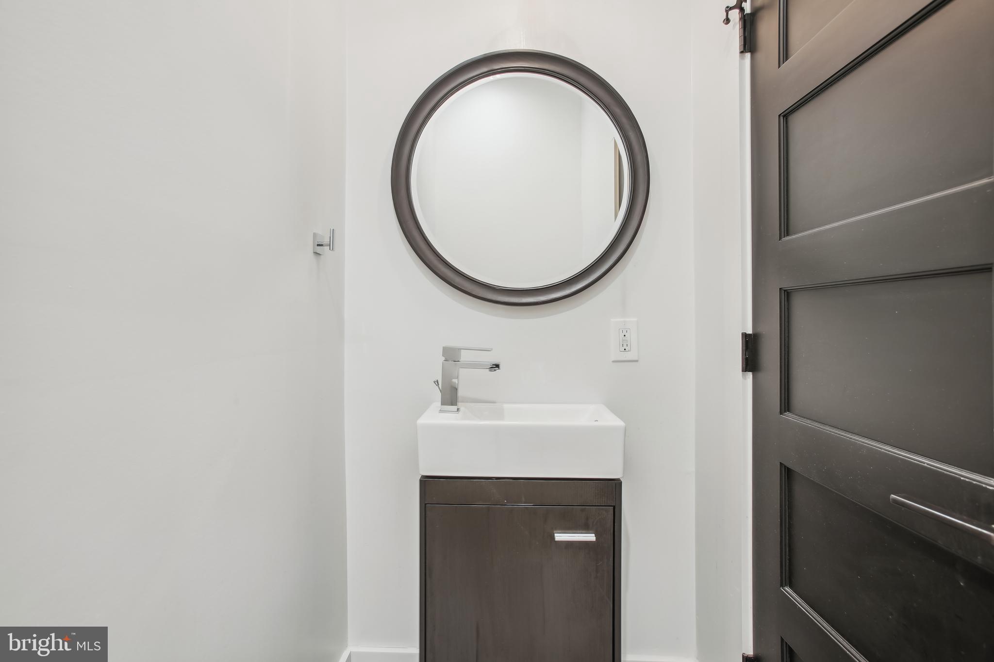 15 R STREET NE Unit: A
