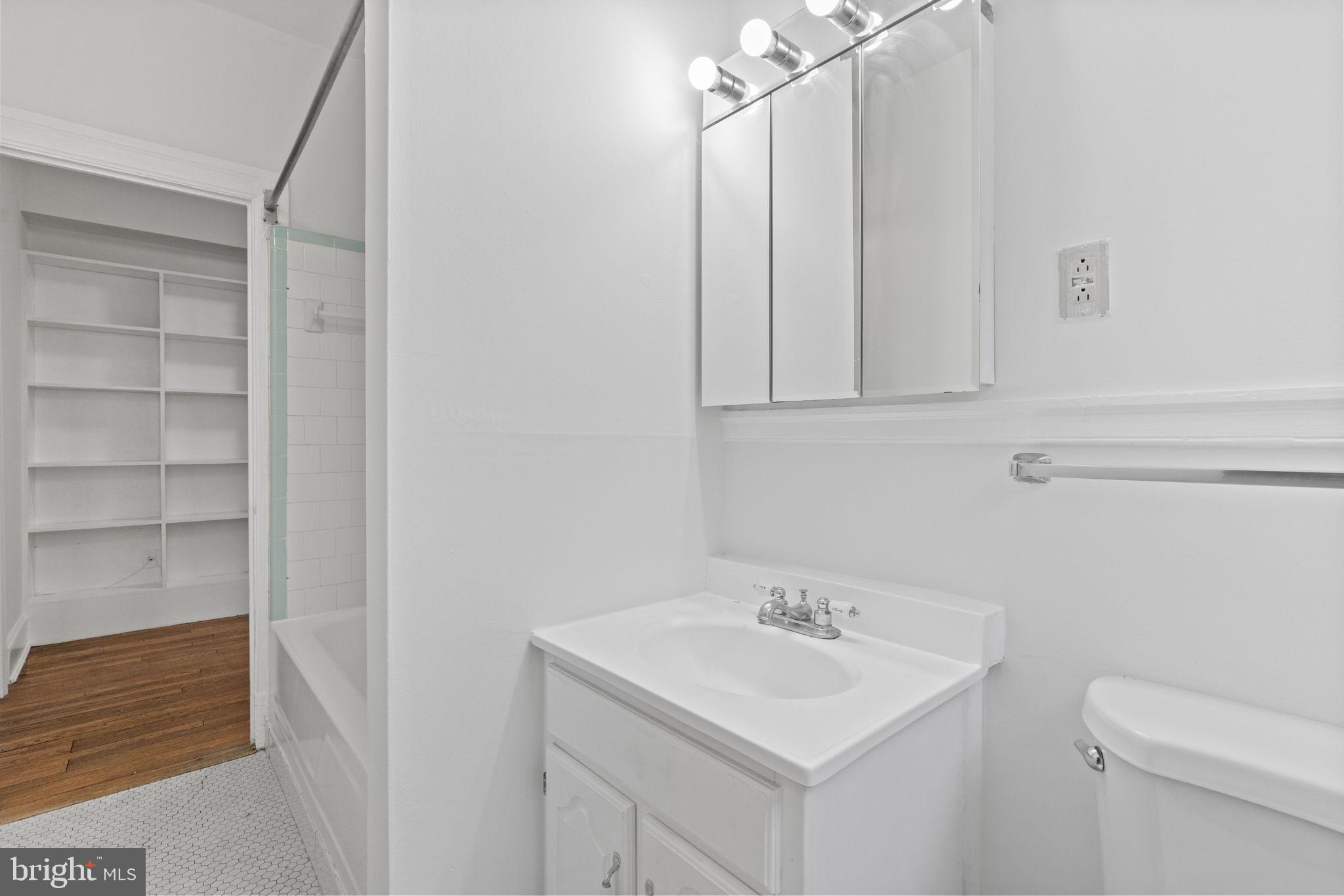 2227 20th St NW #302