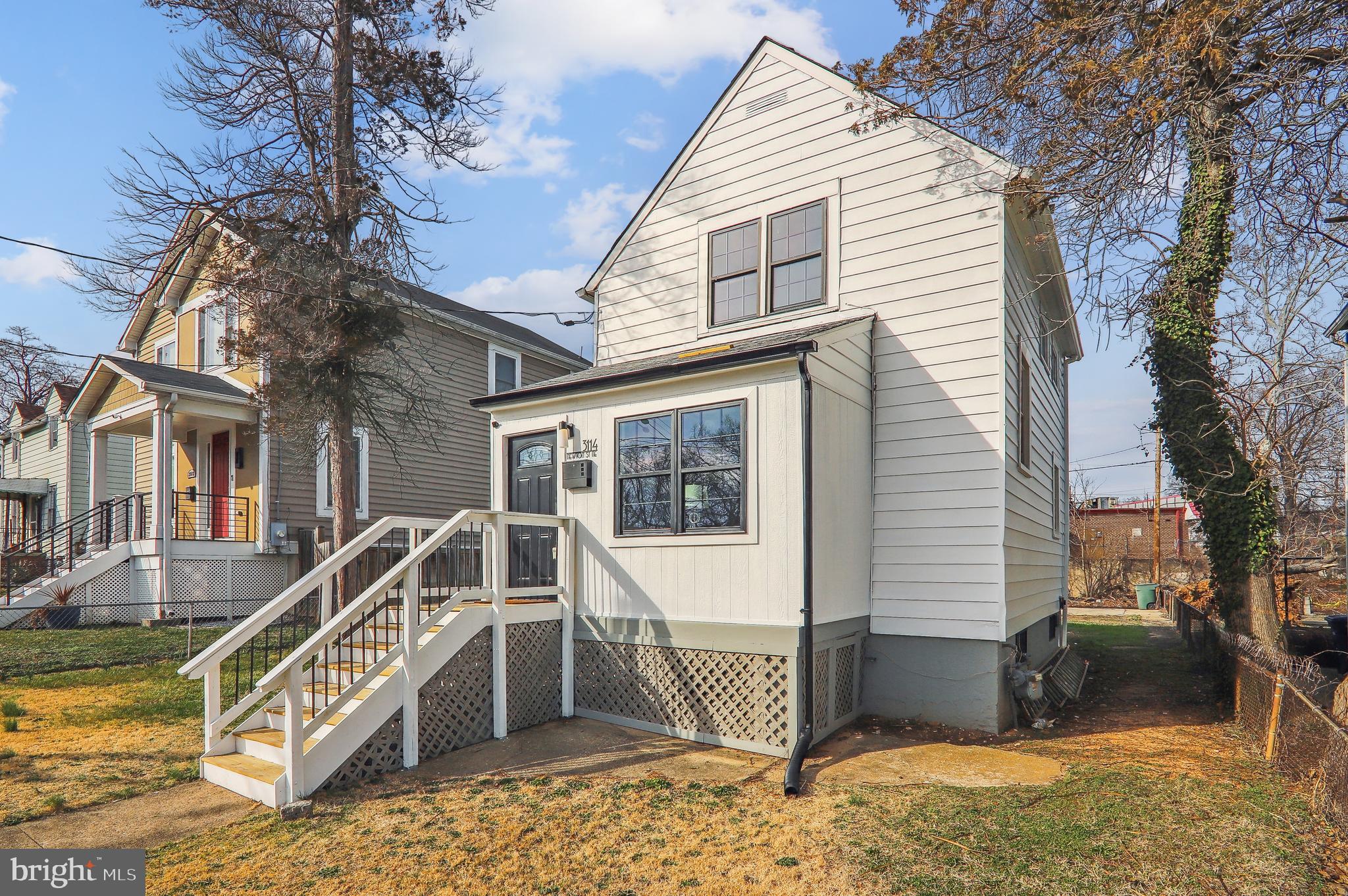3114 Newton St NE