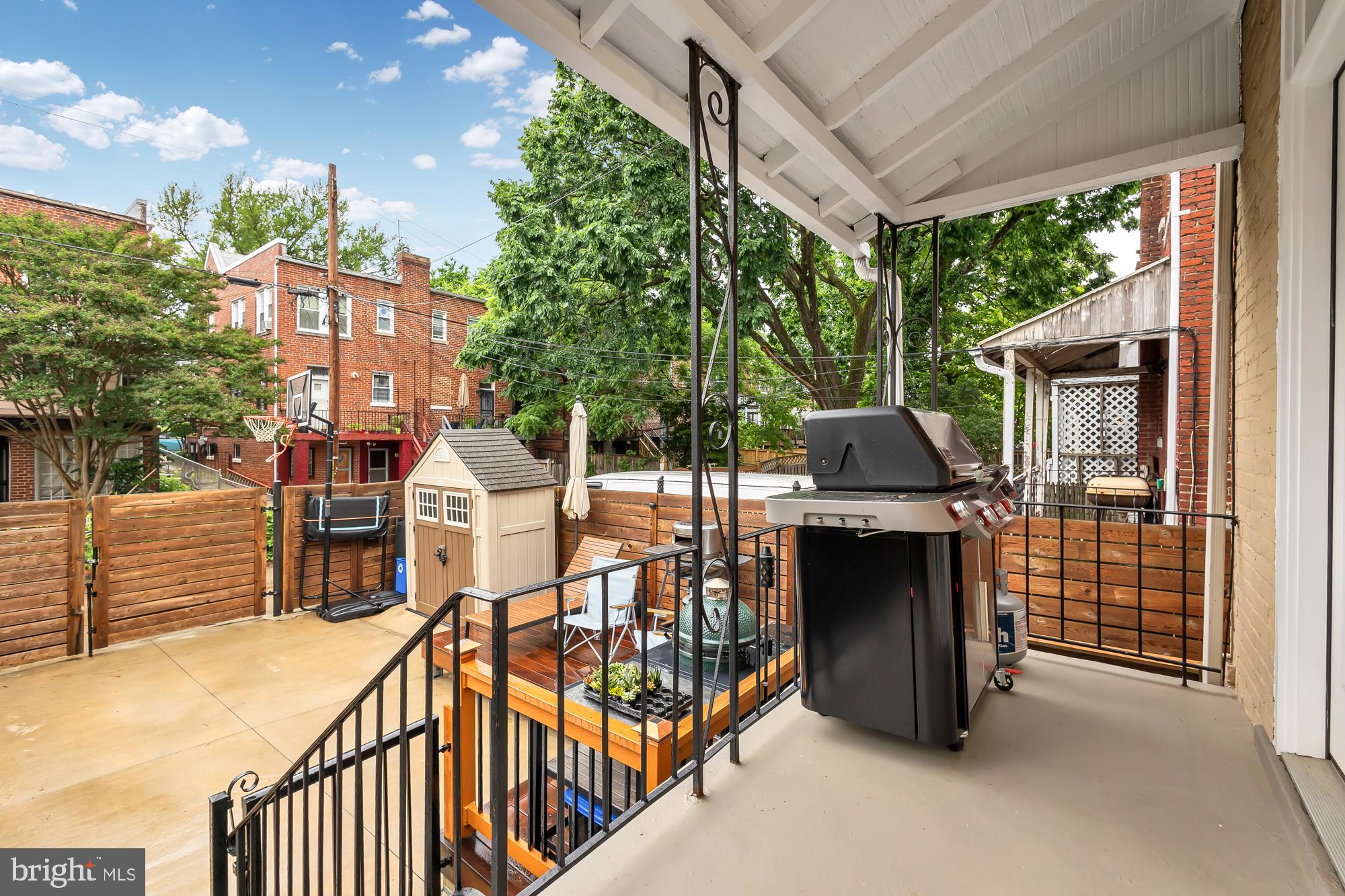 827 Tuckerman St NW