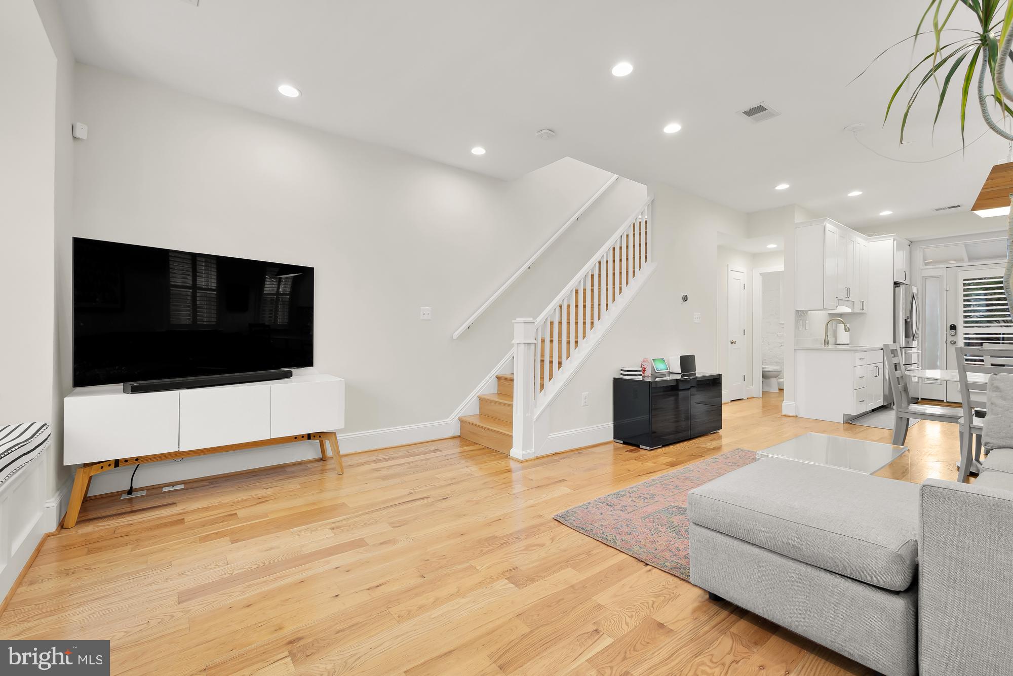 827 Tuckerman St NW