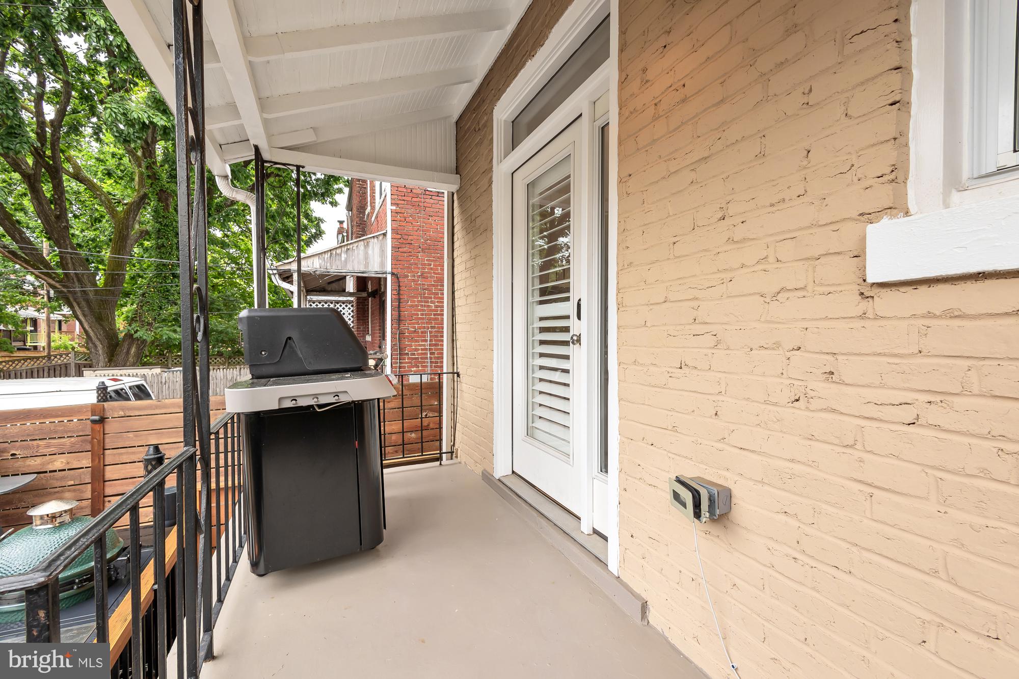 827 Tuckerman St NW