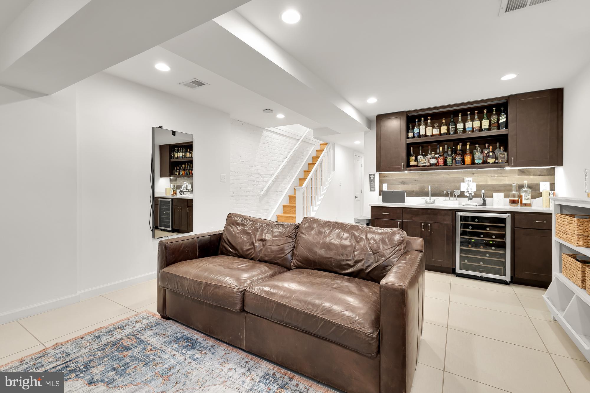 827 Tuckerman St NW