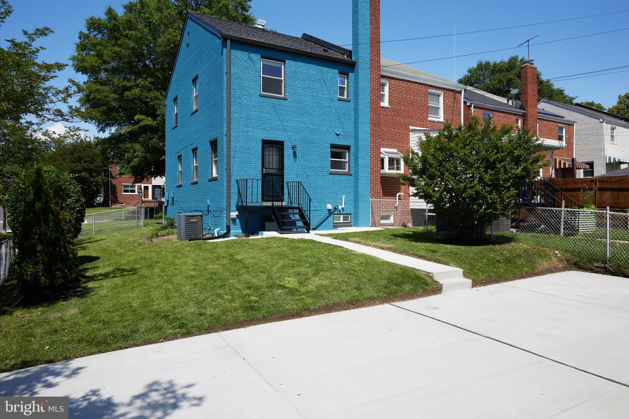 5001 11TH ST NE