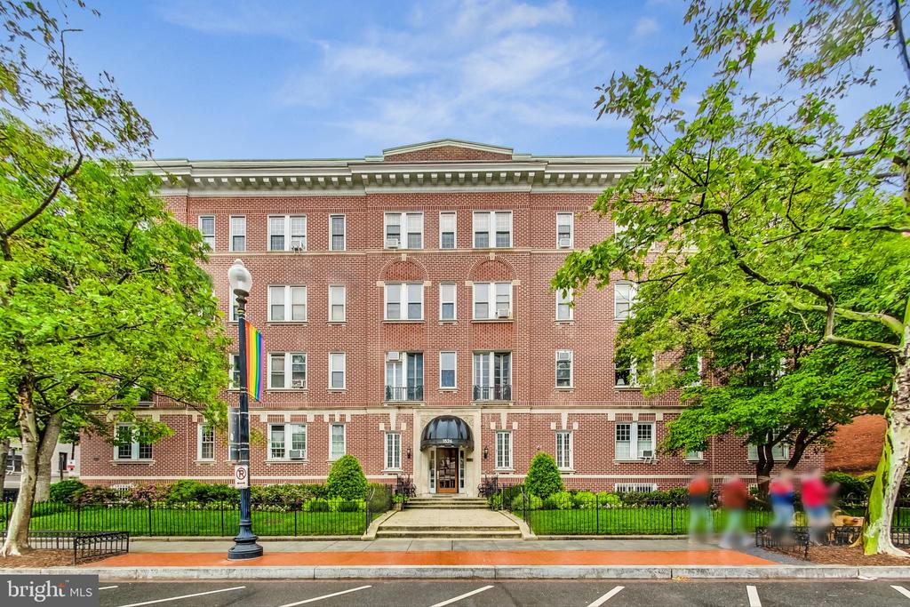 1526 17th St NW #105