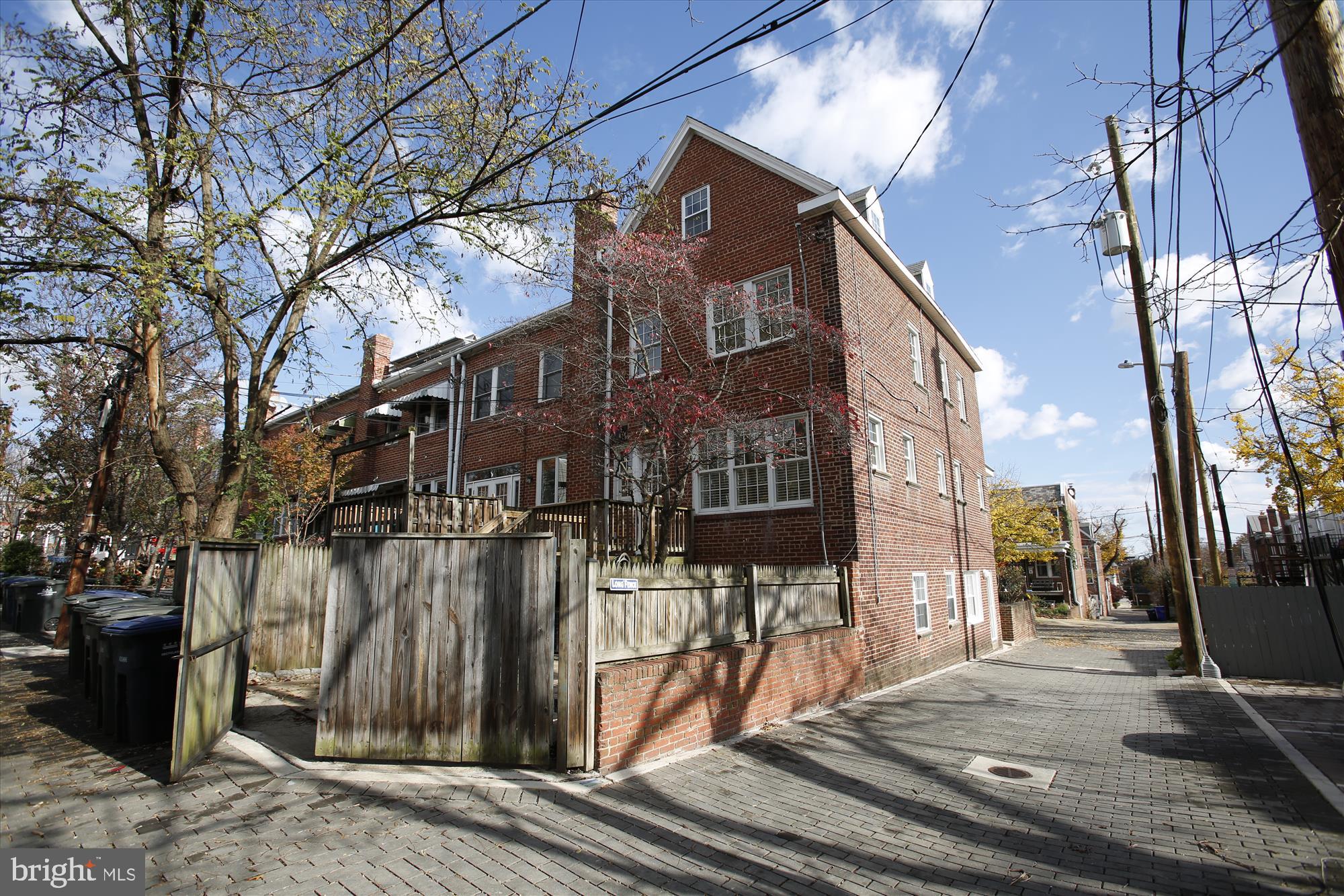 2210 39th Pl NW