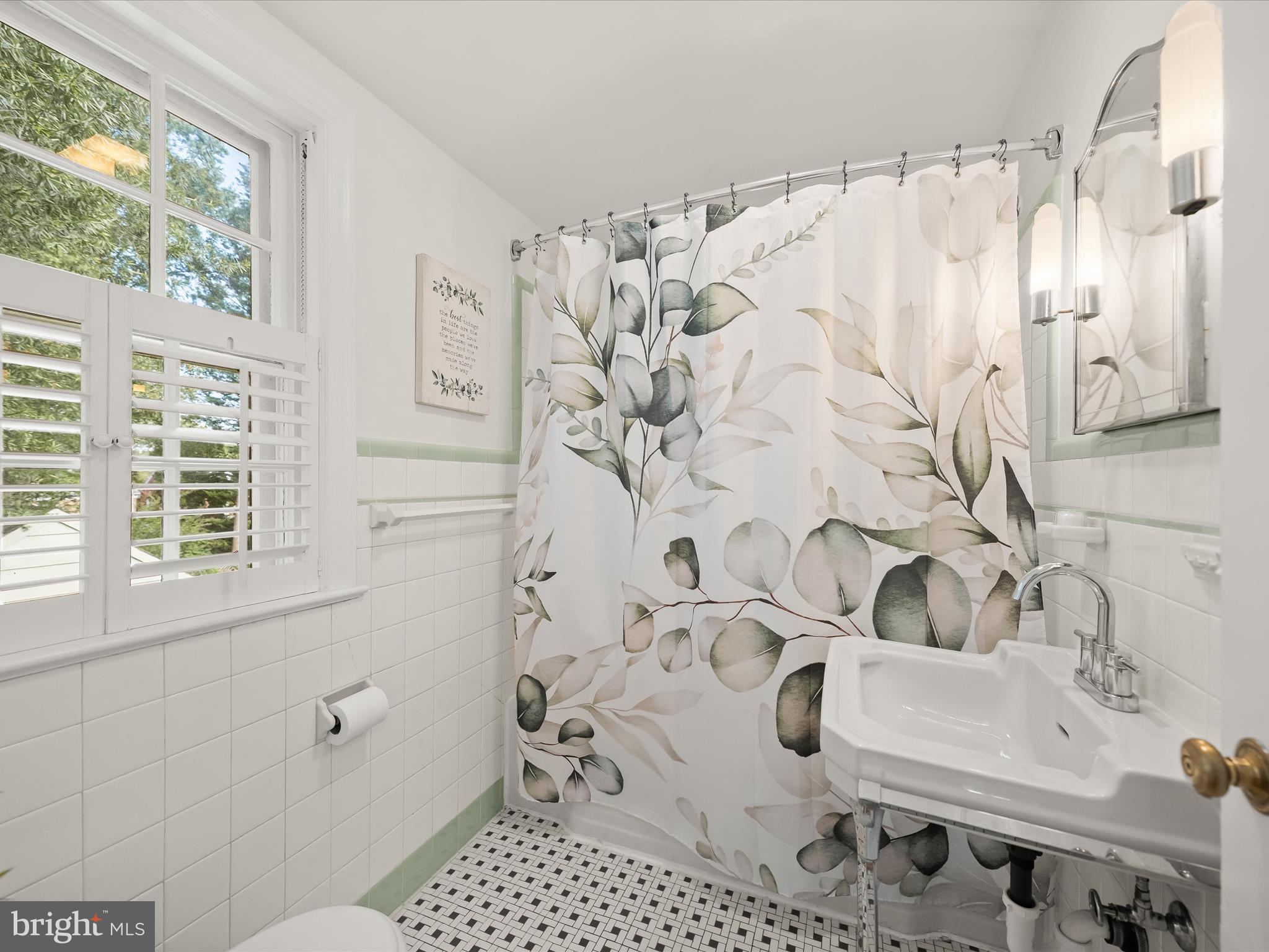 2833 NORTHAMPTON STREET NW