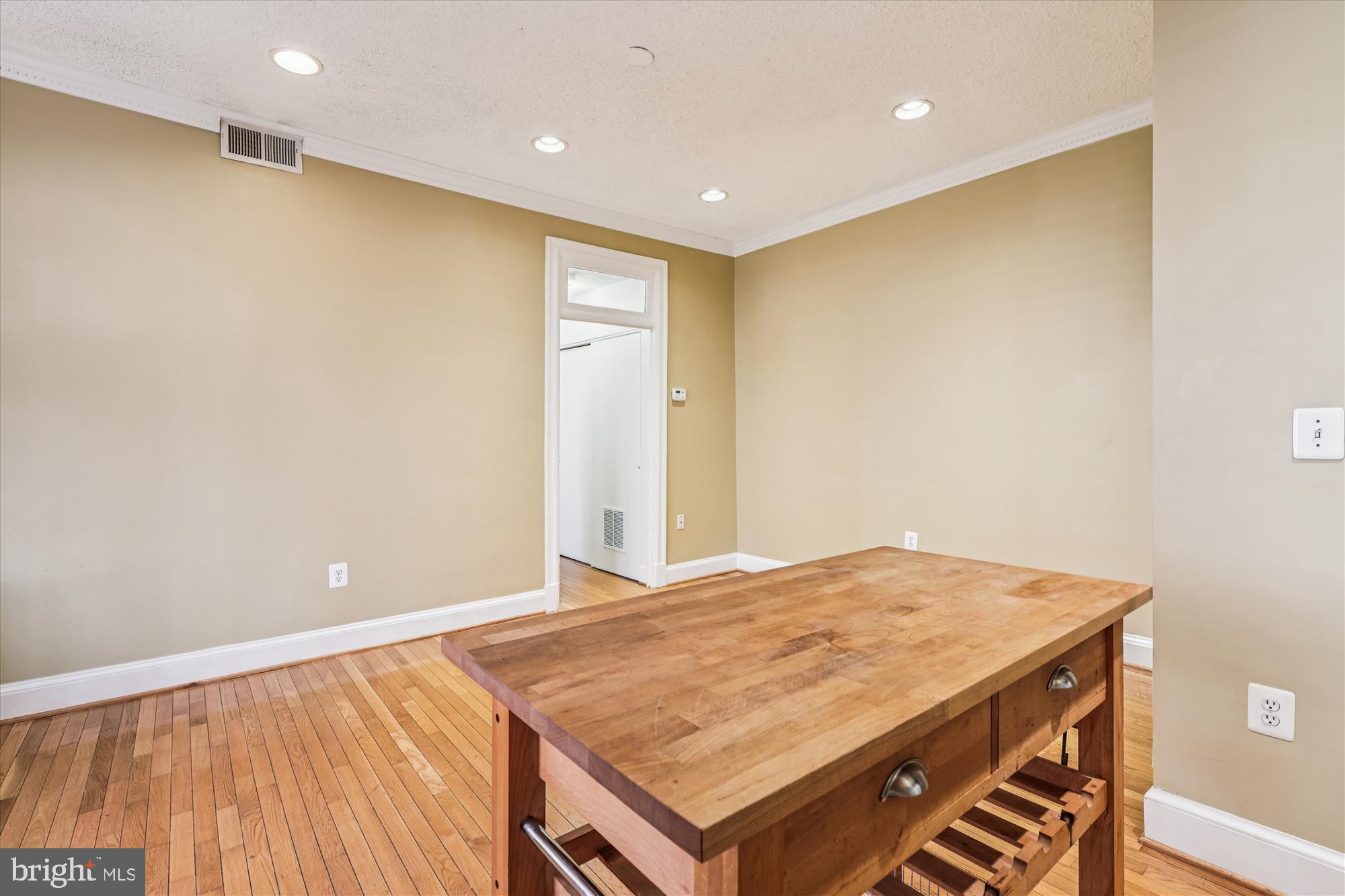 1401 COLUMBIA ROAD NW 209