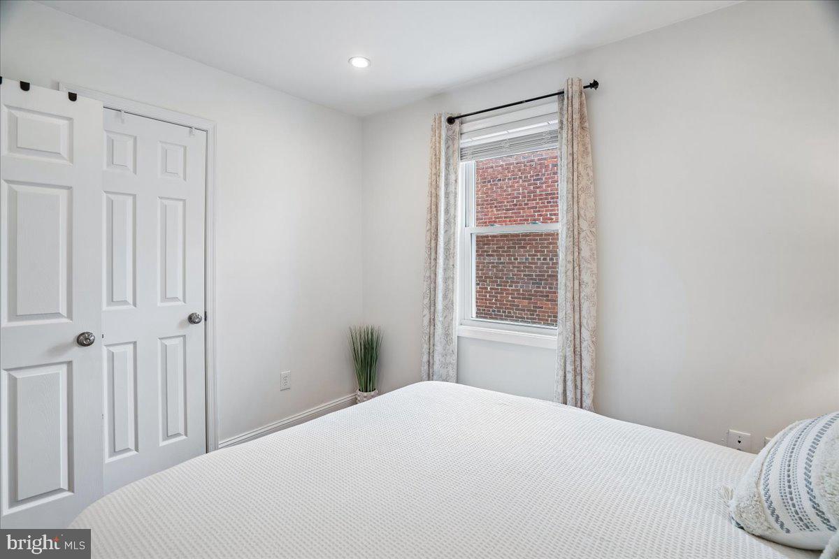 5046 12TH STREET NE