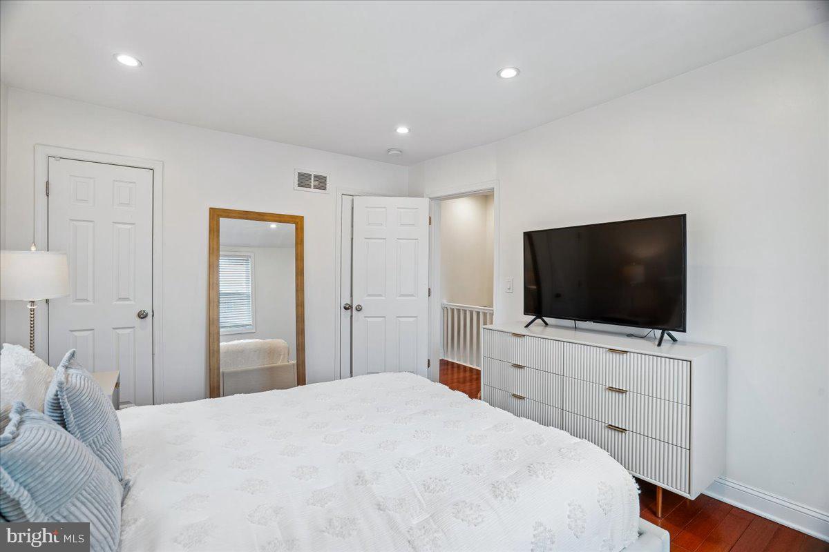 5046 12TH STREET NE