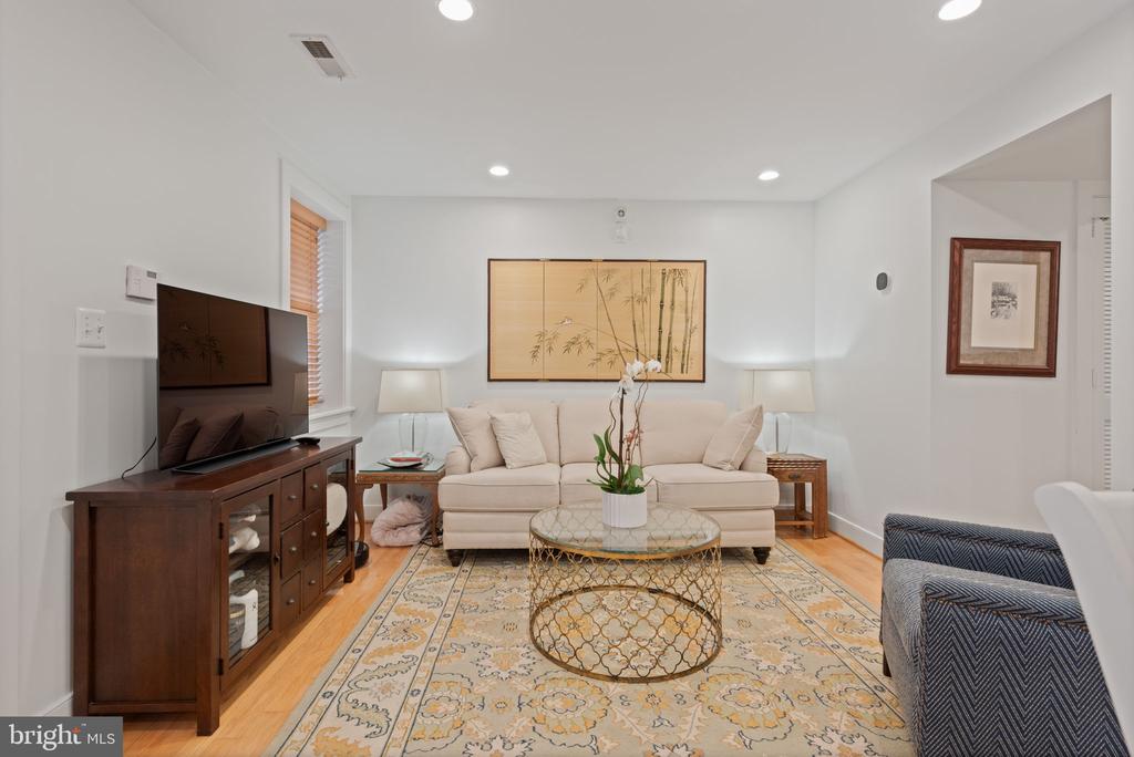 424 E CAPITOL STREET NE 3