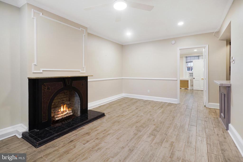 405 CONSTITUTION AVENUE NE Unit: B