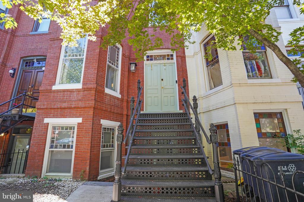 405 CONSTITUTION AVENUE NE Unit: B