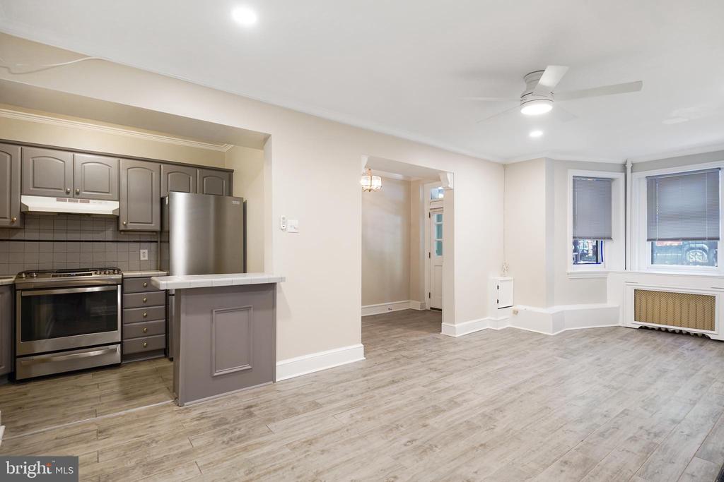 405 CONSTITUTION AVENUE NE Unit: B