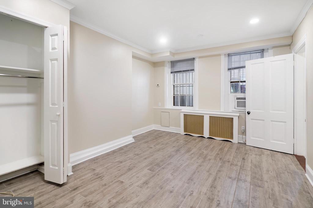 405 CONSTITUTION AVENUE NE Unit: B