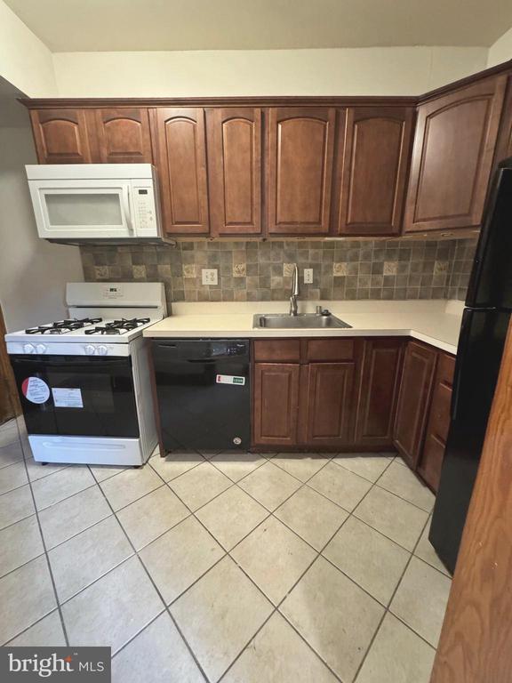 3626 12TH STREET NE Unit: UPPER LEVEL