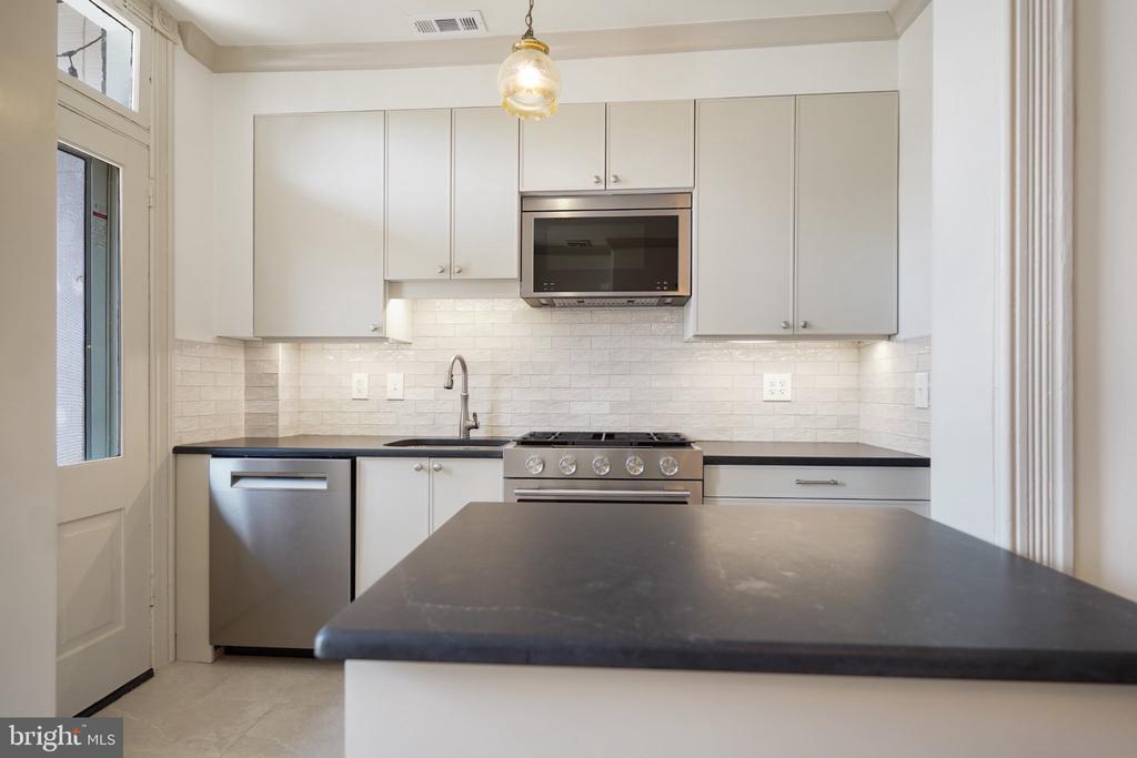 405 CONSTITUTION AVENUE NE Unit: A