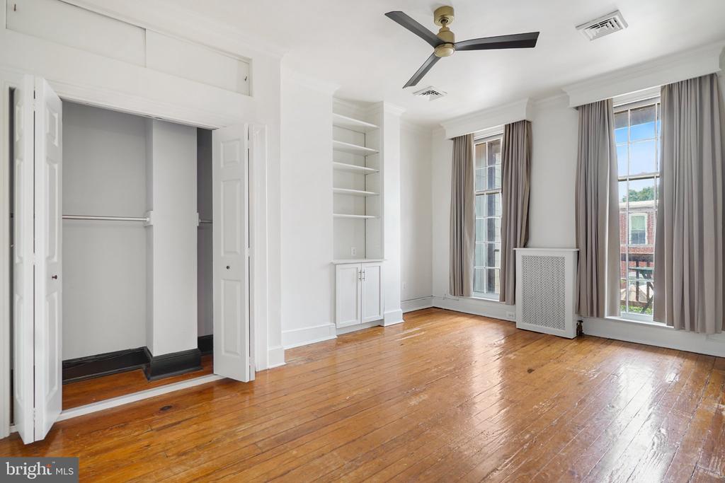 405 CONSTITUTION AVENUE NE Unit: A