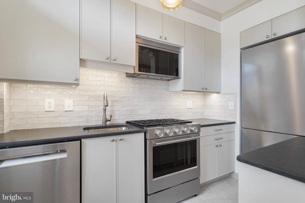 405 CONSTITUTION AVENUE NE Unit: A