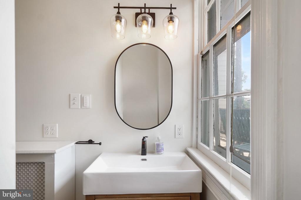 405 CONSTITUTION AVENUE NE Unit: A