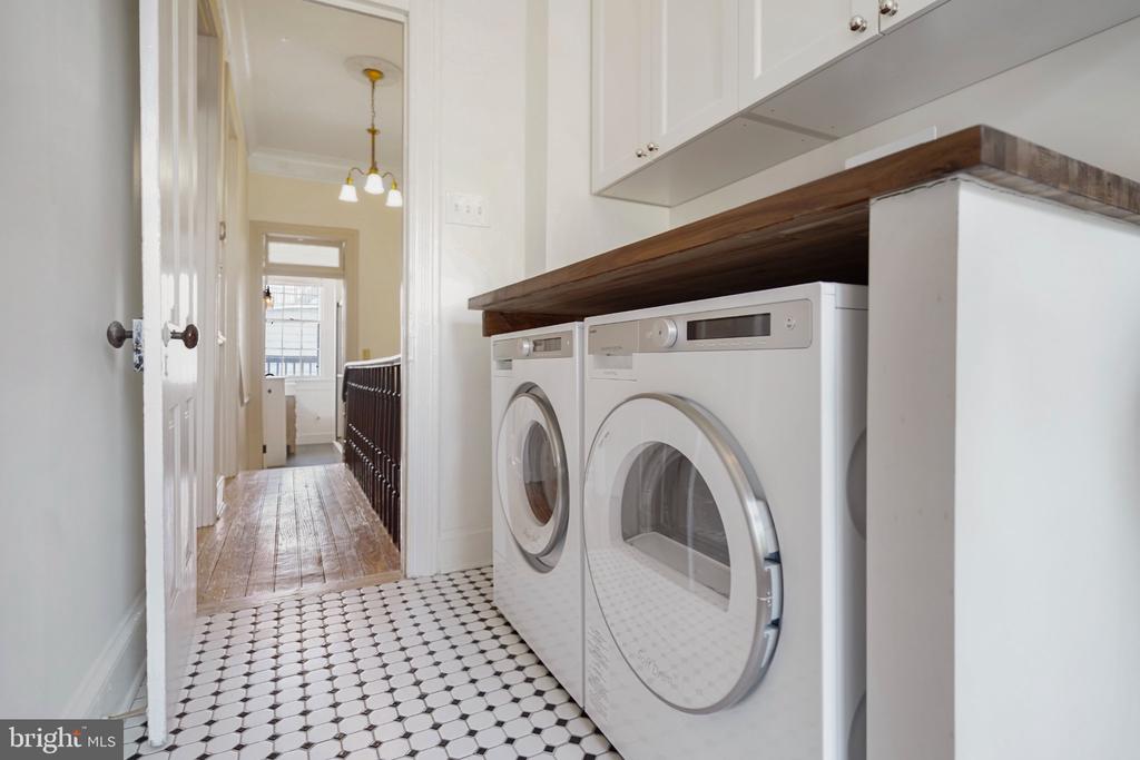 405 CONSTITUTION AVENUE NE Unit: A
