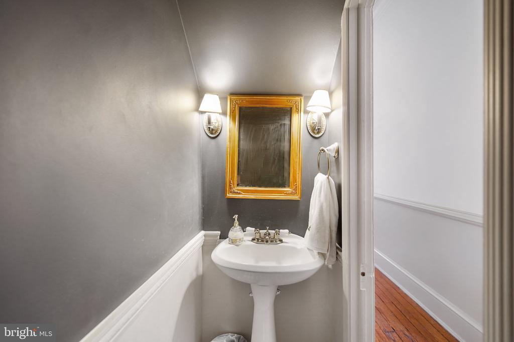405 CONSTITUTION AVENUE NE Unit: A