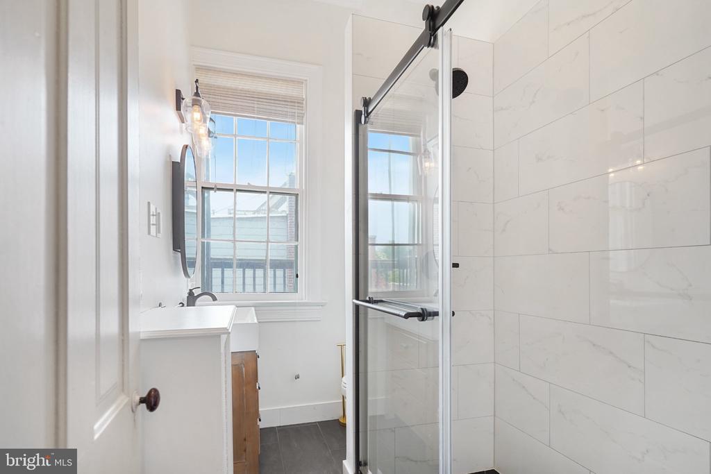405 CONSTITUTION AVENUE NE Unit: A