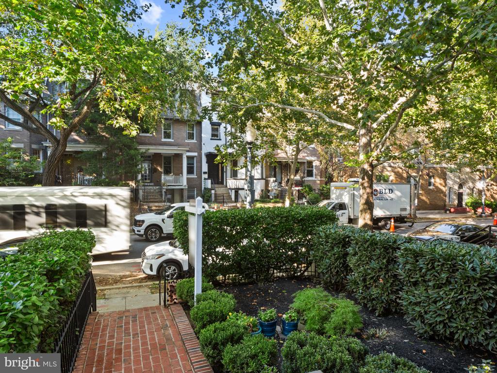 1128 COLUMBIA ROAD NW Unit: 1